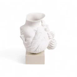 AMOR VOLAT vase