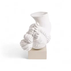 AMOR VOLAT vase