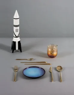 Cosmic Diner Quasar Chopstick
