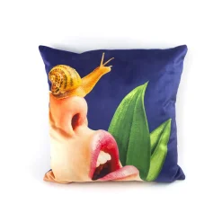 Cushion Snail With Plume Padding